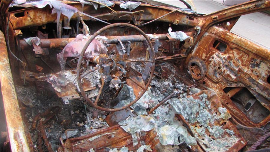 Interior calcinado de un vehículo